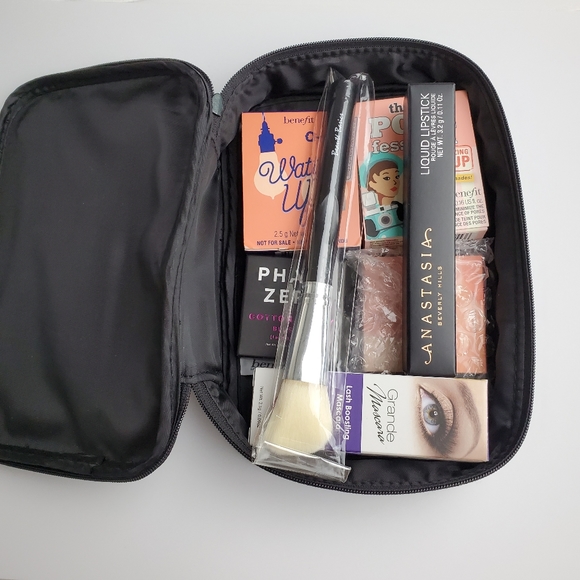 Anastasia Beverly Hills Other - Bundle of makeup 💄 with pouch
